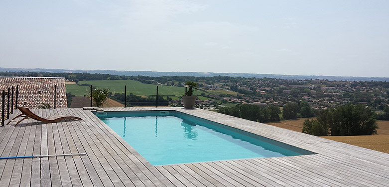 Piscine semi-enterrée sur terrasse