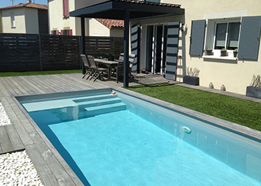 Ozeobois, spécialiste en aménagement extérieur : piscine bois, pergola...