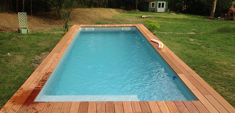 Installez une piscine 9x3 dans votre jardin