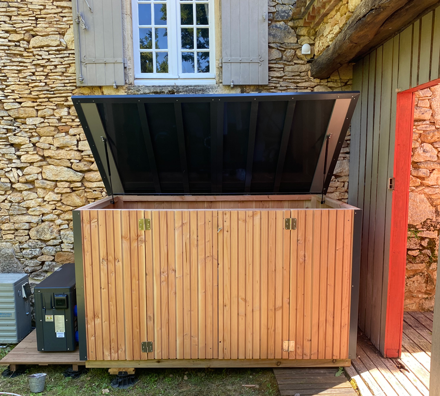 Local technique pour piscine en bois