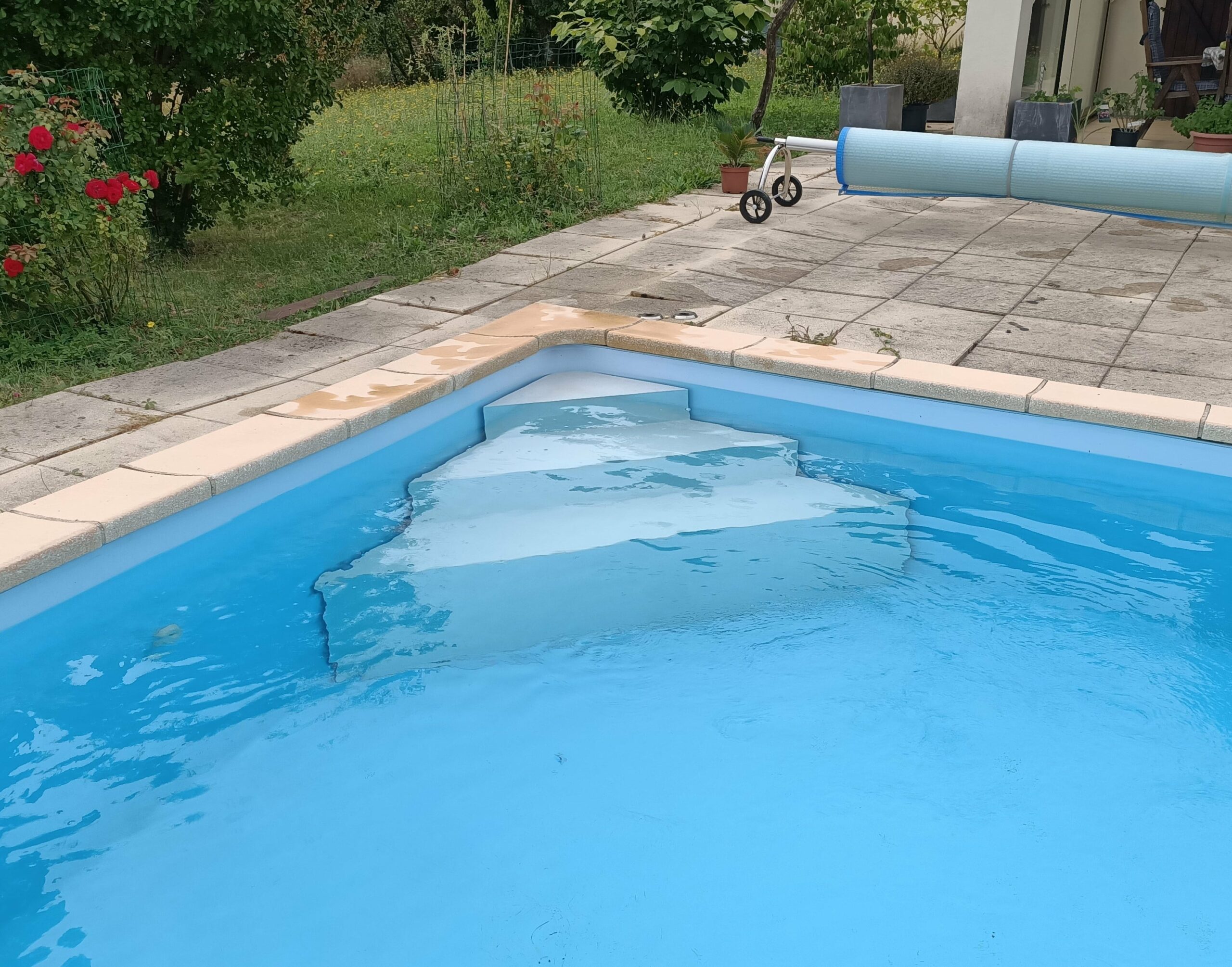 escalier d'angle sur liner pour piscine déjà construire